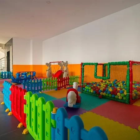 0036 Exodus In A Complex With Pool, Gym And , Mahmutlar